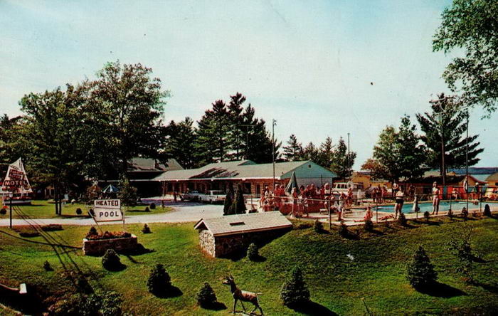 Bakers Acres Motel and Cottages (Waterfront Inn, Tamarack Lodge, Bakers Acres) - Old Postcard Photo